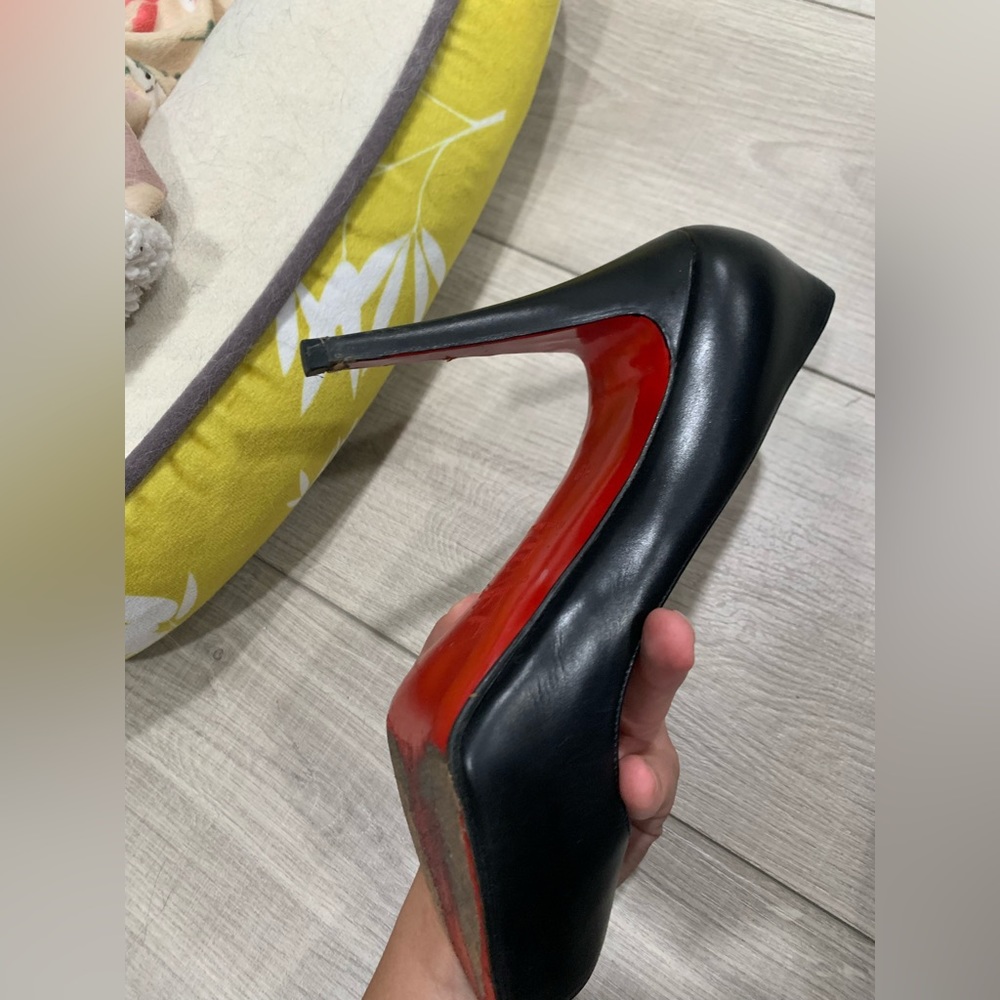 Authentic Louboutin black heels in good condition - Picture 7 of 8